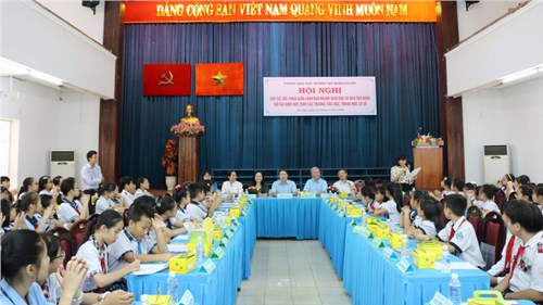 Hội nghị gặp gỡ, đối thoại với đại diện học sinh các trường TH, THCS